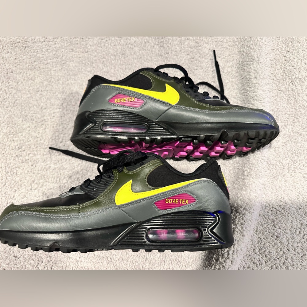Nike Air Max 90 Goretex Black and Yellow Sneakers - Picture 10 of 11